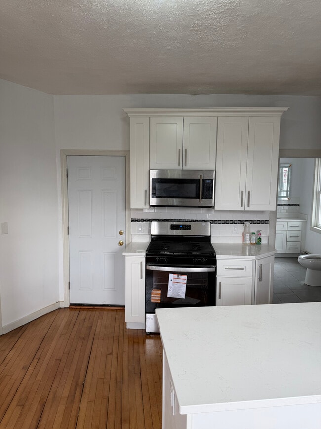 Building Photo - 46 Gesler St