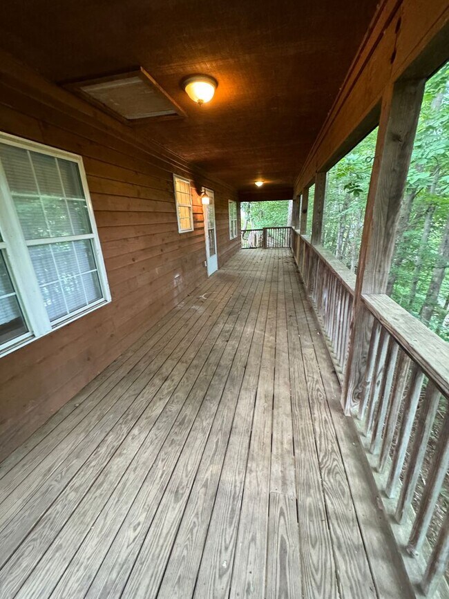 Foto del edificio - 126 Alexander Dr