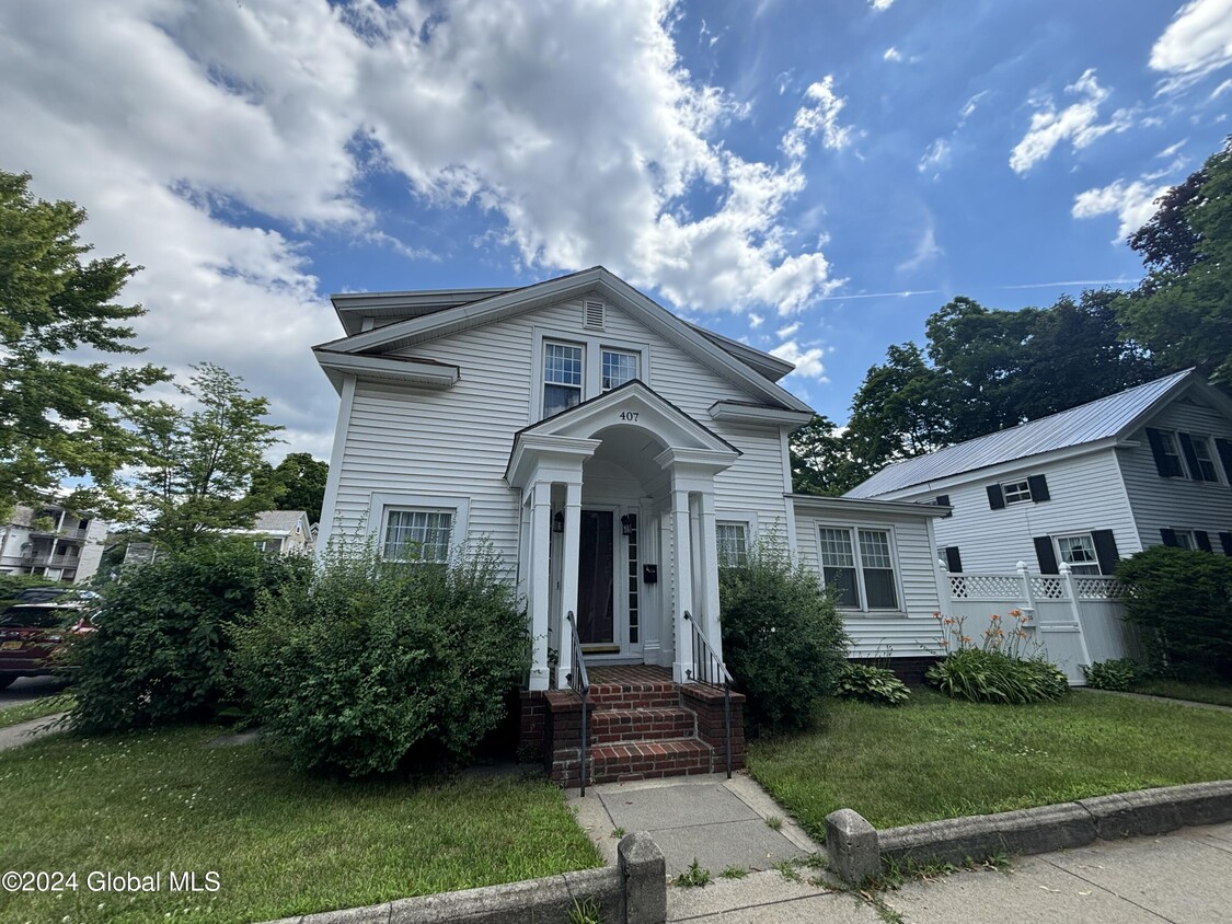 Primary Photo - 407 Glen St