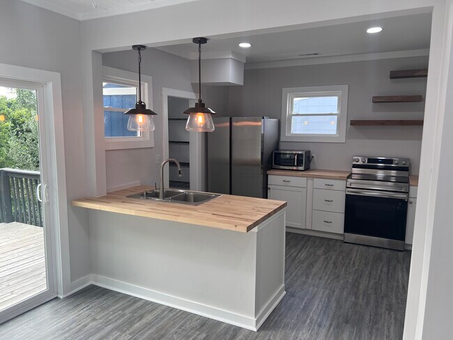 Kitchen - 124 Orchard Dr