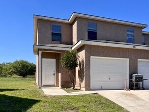 Building Photo - 5607 Golf Mist