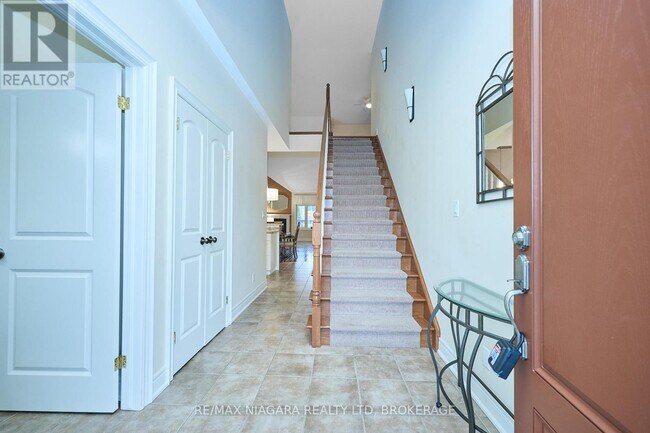 Building Photo - 14 Emerald Common