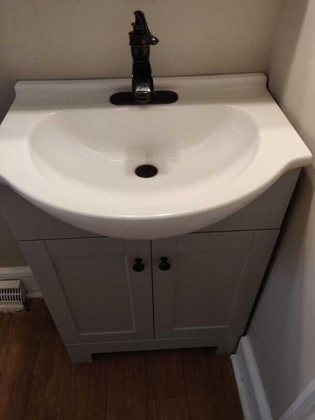 Bathroom - 108 E Weatherspoon St