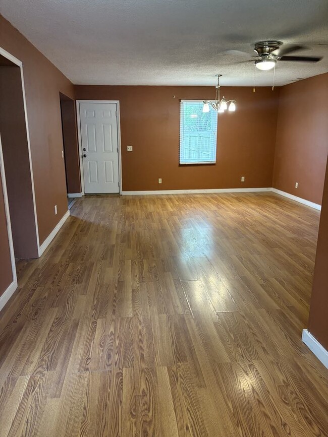 Living Room - 312 S Elm St