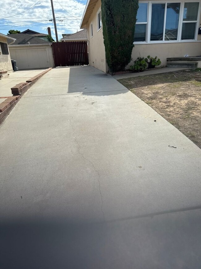 Building Photo - WEST TORRANCE, 3 BEDROOM HOUSE FOR LEASE N...