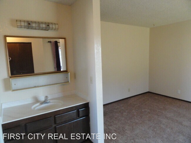 Building Photo - 3 br, 2 bath House - 3137 Lake Drive
