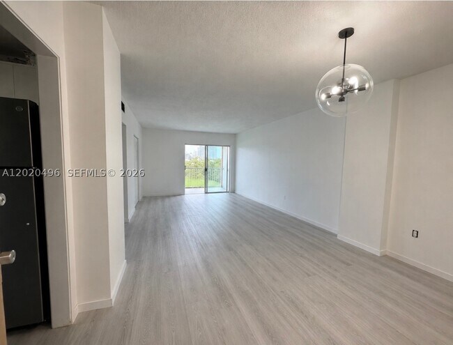 Foto del edificio - 400 Kings Point Dr