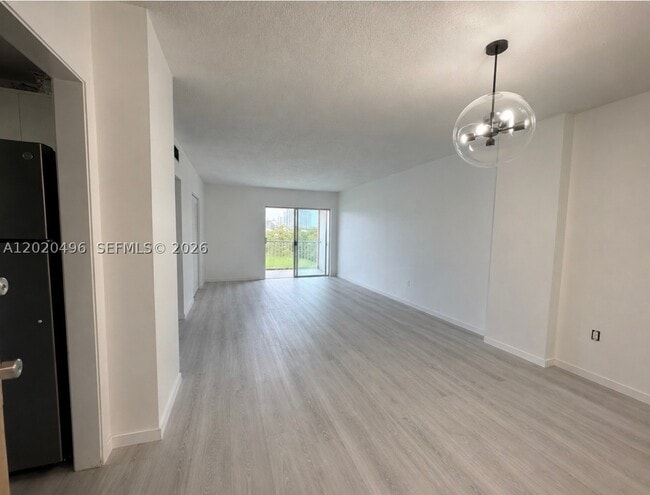 Building Photo - 400 Kings Point Dr