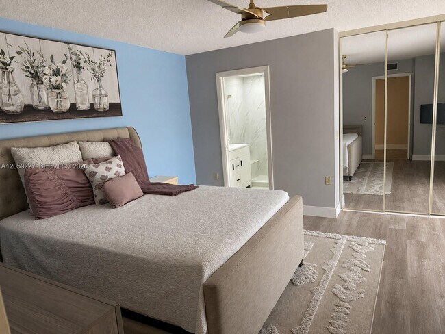 Foto del edificio - 731 Buttonwood Ln