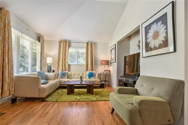 Foto del edificio - 2056 Arlington Ave NE