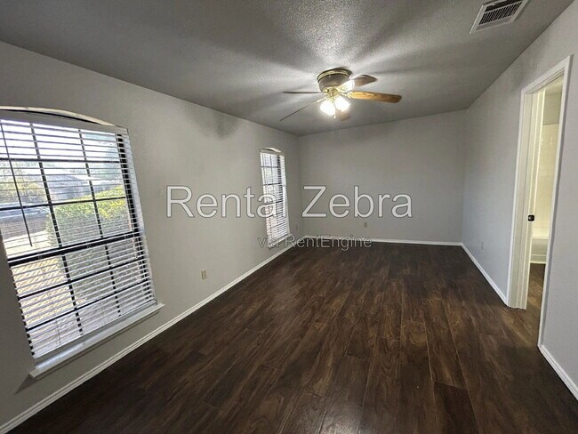 Foto del edificio - 2949 Lawndale Dr