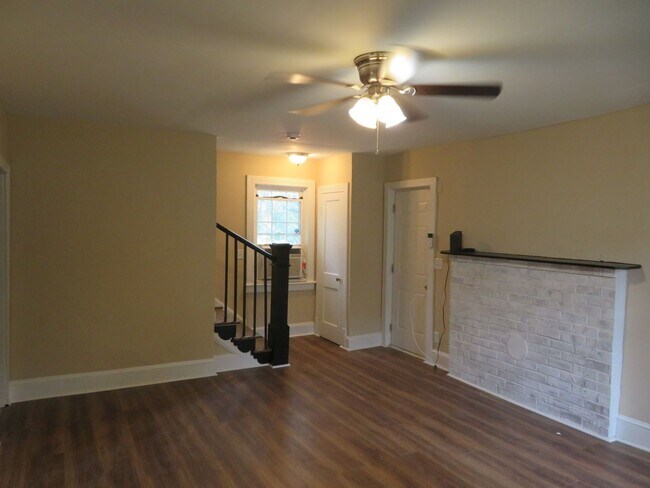 Foto del edificio - Newly renovated and updated home in Historic Petersburg.