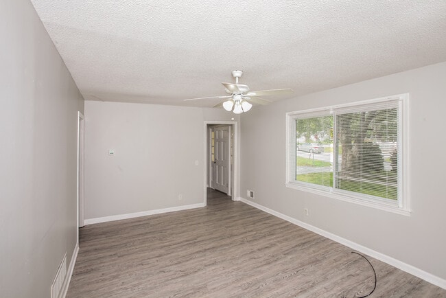 Foto del edificio - 1745 Bywood Dr