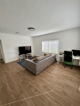 Building Photo - 1215 NE 109th St