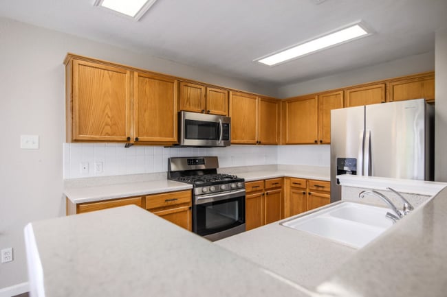 Building Photo - 1806 Oakmont Ln