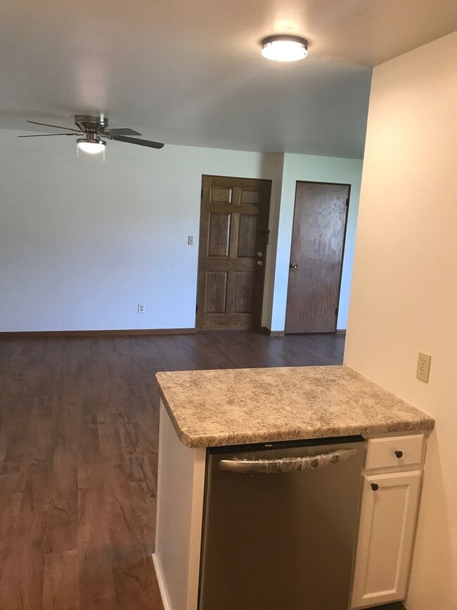 Foto del edificio - 2 Bedroom Lower with Heat & Water Included in Neenah