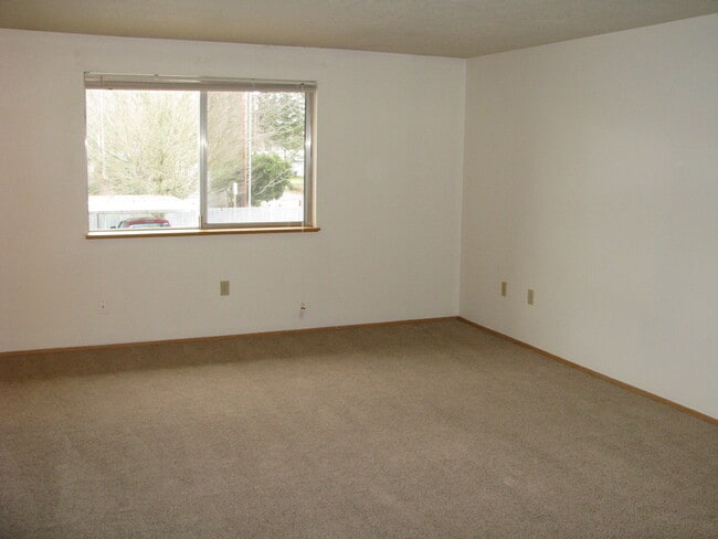 Building Photo - Quiet Two Bedroom Apartment in Keizer
