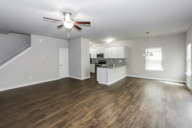 Foto del edificio - 9221 Treyburn Dr