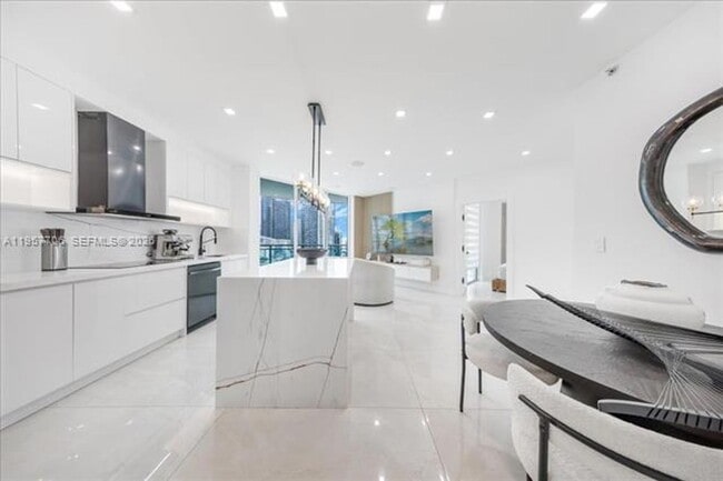 Foto del edificio - 350 S Miami Ave