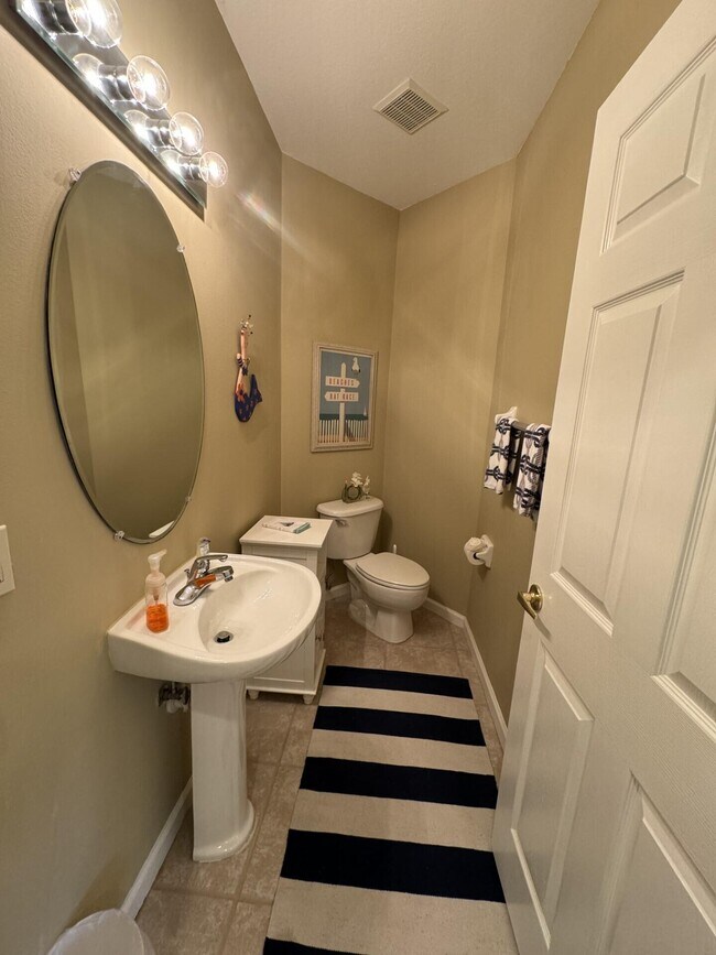 Foto del edificio - 8360 Mulligan Cir