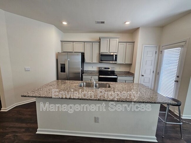 Building Photo - 611 Dairy Dr