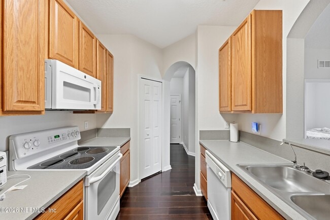 Building Photo - 7801 Point Meadows Dr
