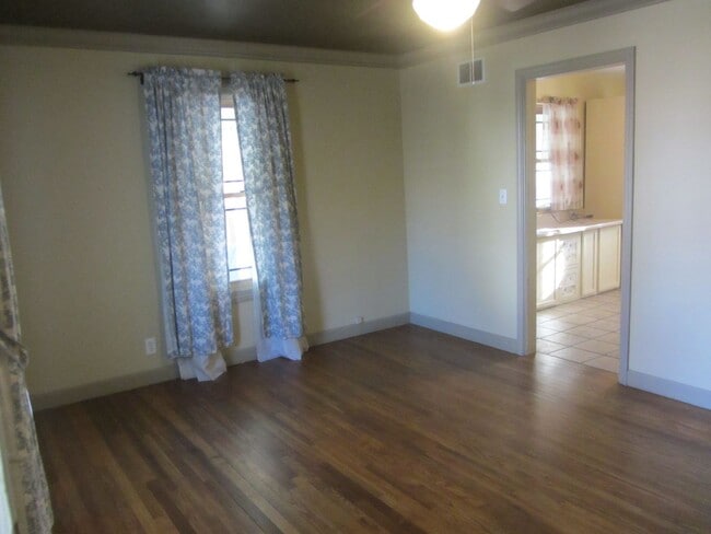 Foto del edificio - Very sharp 2 BR house in Normal