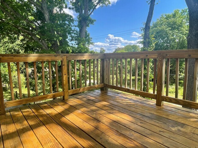 Foto del edificio - Charming 2 bedroom condo off of Jamestown ...