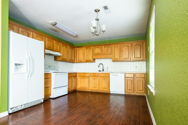 Building Photo - Great House in Perfect Location