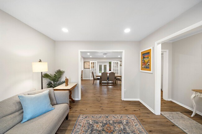 Foto del edificio - 5802 Effingham Dr