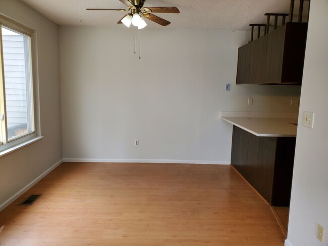 Foto del edificio - FANTASTIC 2 BEDROOM TOWNHOUSE IN THORNTON,...