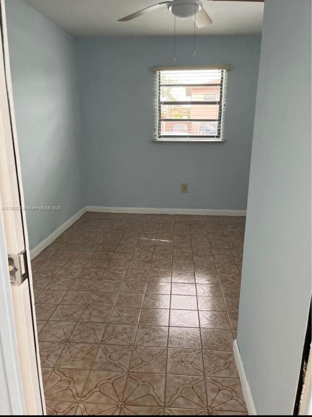 Primary Photo - 691 E 11th Pl