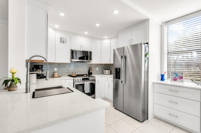 Building Photo - 600 Egret Cir