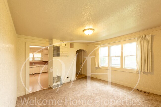 Foto del edificio - Cozy Home with Storage in Quiet Convenient...