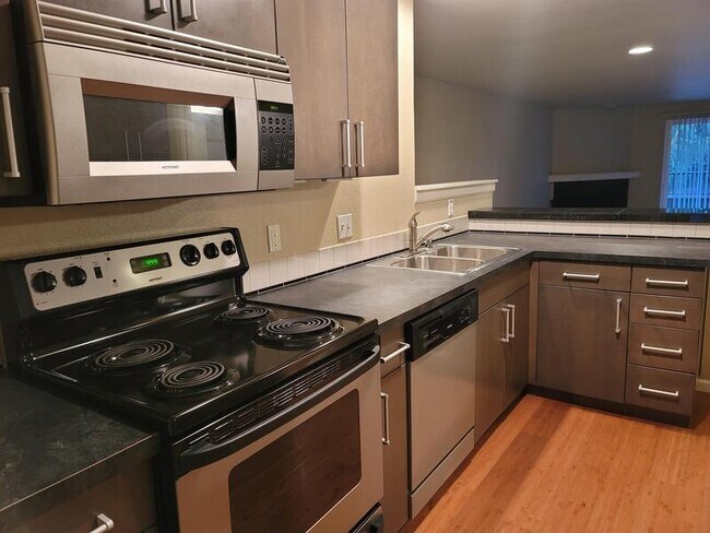 Foto del edificio - 746 Kirkland Circle F202 - 1