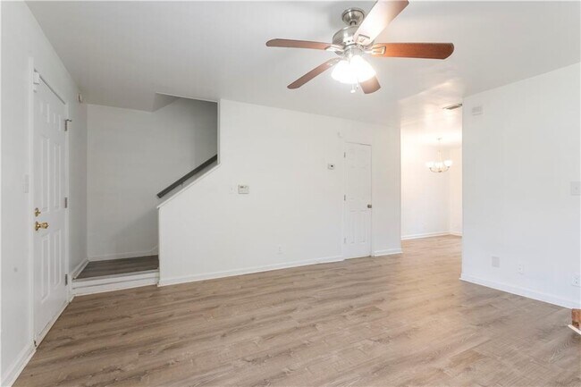Building Photo - 1585 Springleaf Point SE