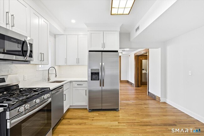 Foto del edificio - 2750 Whitney Ave