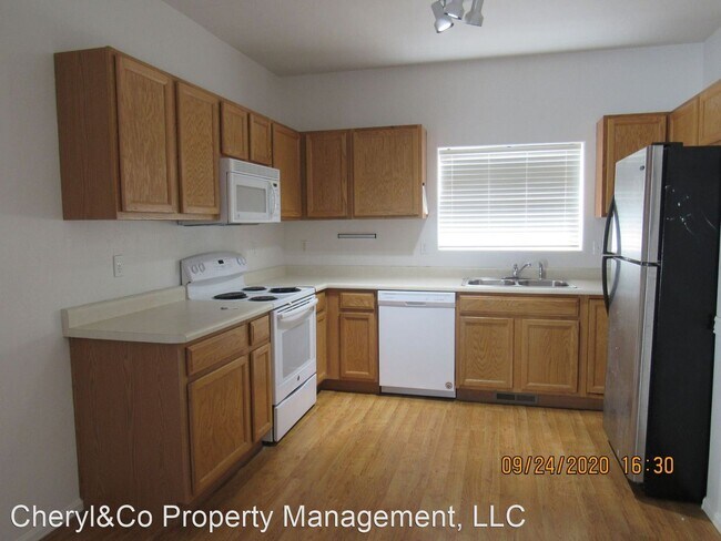 Building Photo - 4 br, 2.5 bath House - 2268 Acacia Avenue