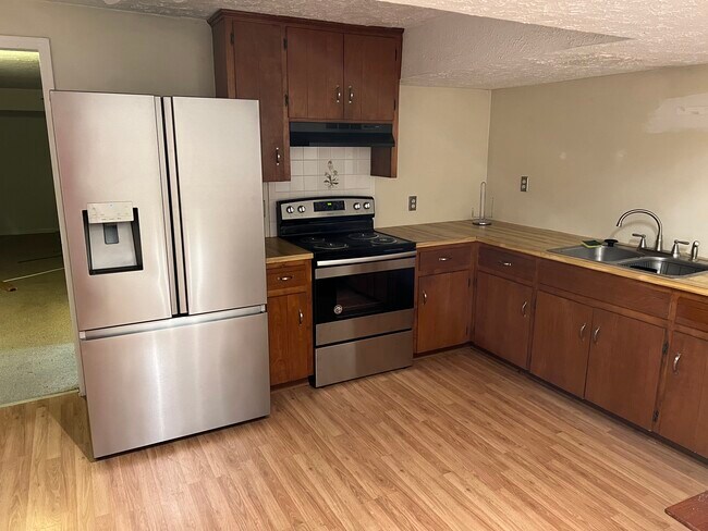 Kitchen - newly refurbished with eat in space 15 x 15 - 2138 Rivermont Ave