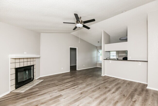 Foto del edificio - 1032 W Hills Terrace