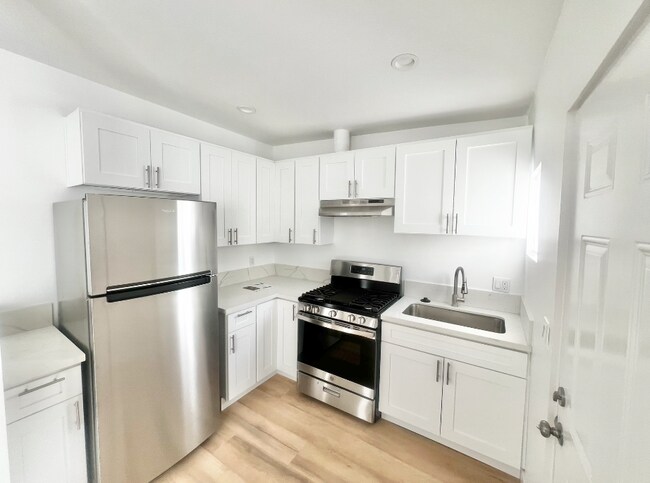 Building Photo - 1503 3/8 12th Ave Los Angeles, CA 90019