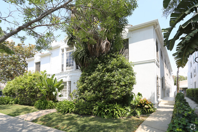 Building Photo - 9322 Gregory Way