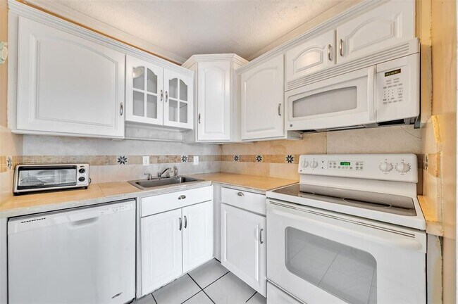 Foto del edificio - 751 Pine Dr
