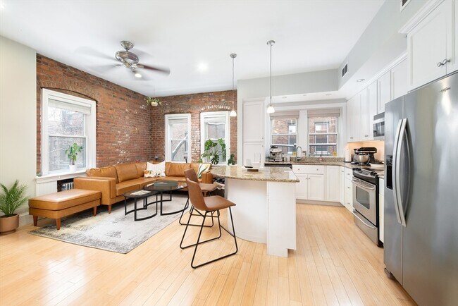 Building Photo - 481 Beacon St