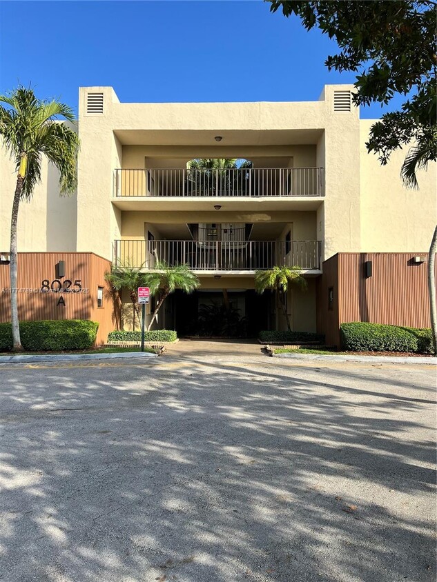 Primary Photo - 8025 SW 107th Ave