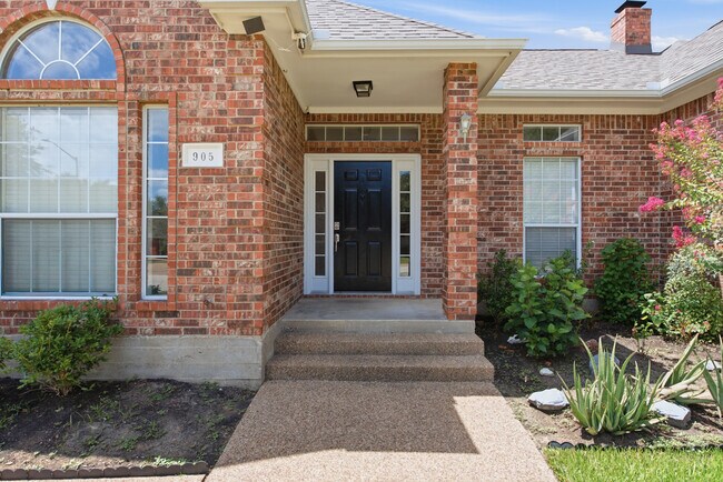 Foto del edificio - 905 Winged Foot Dr