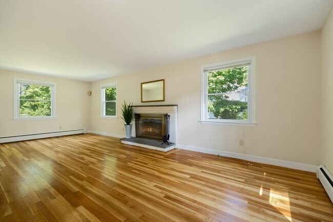 Foto del edificio - 1299 Old Worcester Rd