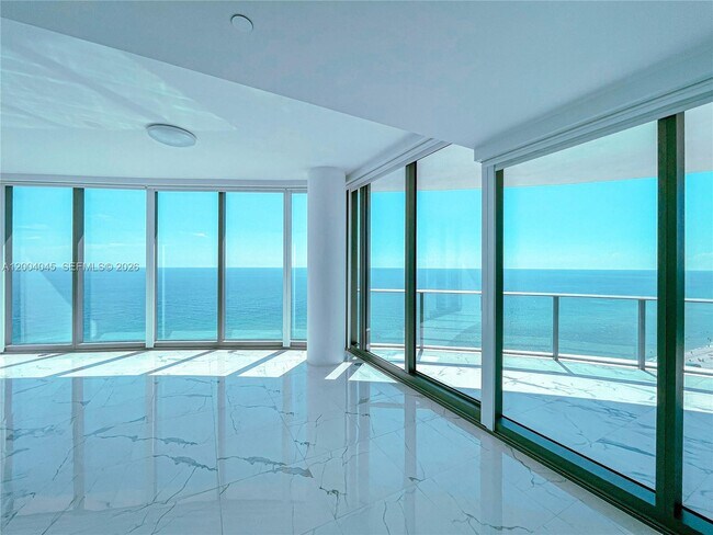 Foto del edificio - 15701 Collins Ave
