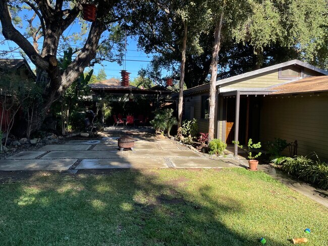 Foto del edificio - 860 N Mar Vista Ave