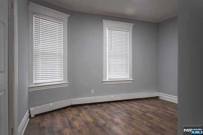 Foto del edificio - 359 Gregory Ave
